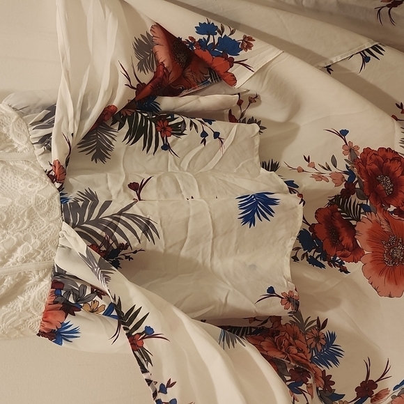 IRIS  romper size small  *830.32 - Picture 4 of 4